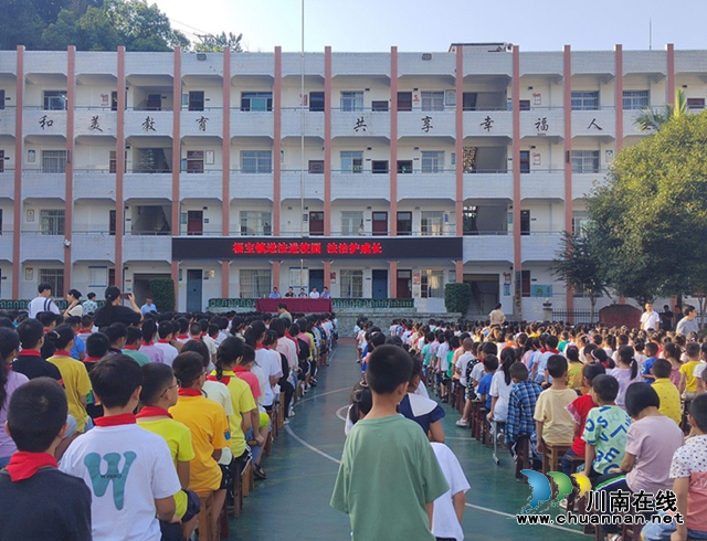 合江县福宝司法所开展“送法进校园，法治护成长”宣讲活动