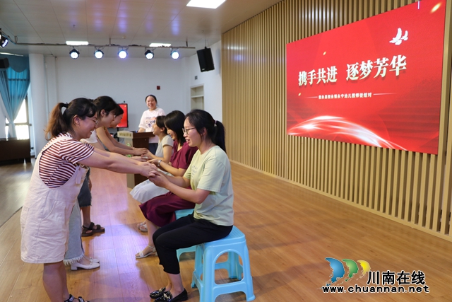向老师敬茶.JPG