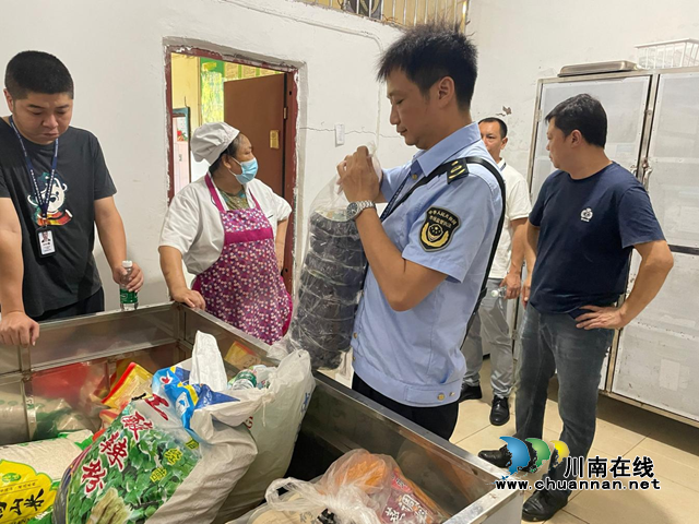 合江县石龙市场监管所开展校园食品安全风险隐患排查