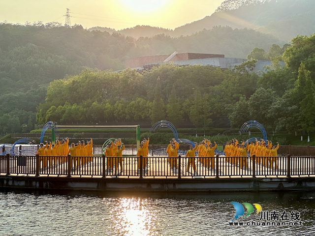 健身气功《八段锦》拍摄中（四） (1).jpg