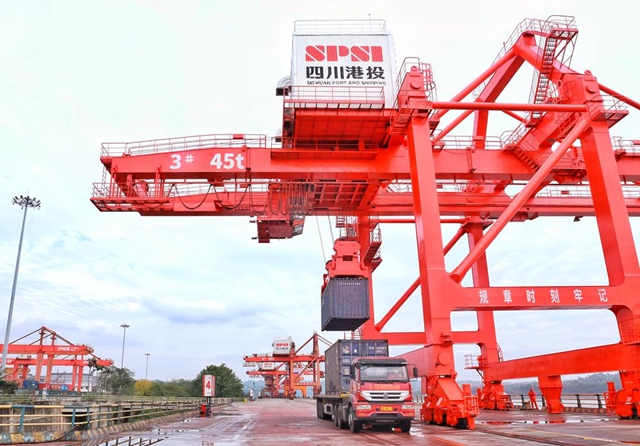 泸州港5G智慧水运口岸(一期)建成投入使用(图2) 码头2.jpg