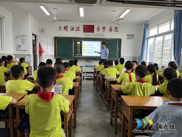 龙马潭区鱼塘街道：禁毒宣传进学校 护航青春助成长