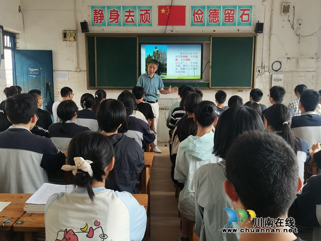 泸县“龙城有理·五老故事会”宣讲分团到立石中学开展青少年法治宣讲