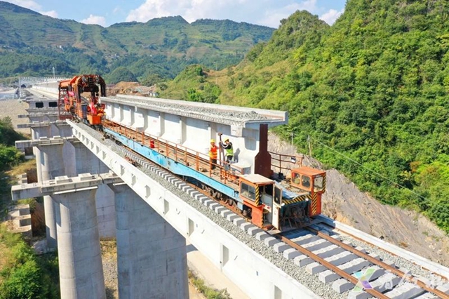 预计年底开通丨叙毕铁路全线轨道铺通(图1) 叙1.jpg