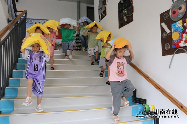 叙永县永宁幼儿园开展防震减灾应急疏散安全演练