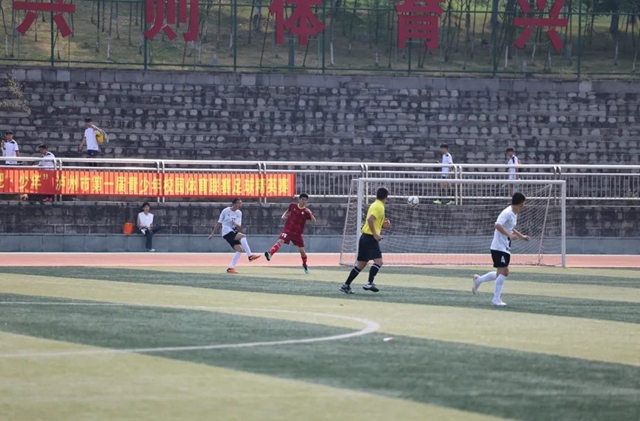 火热开赛!泸州市第一届青少年校园体育联赛足球精英赛(图8) 8.jpg