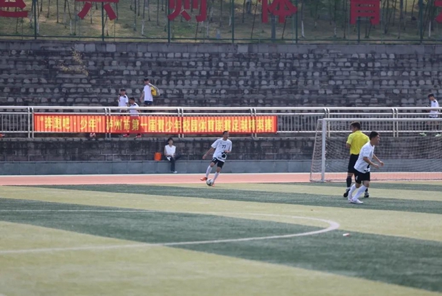 火热开赛!泸州市第一届青少年校园体育联赛足球精英赛(图9) 9.jpg