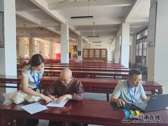 泸州市市场检验检测中心：食品抽检进寺庙，敲响饮食“平安钟”