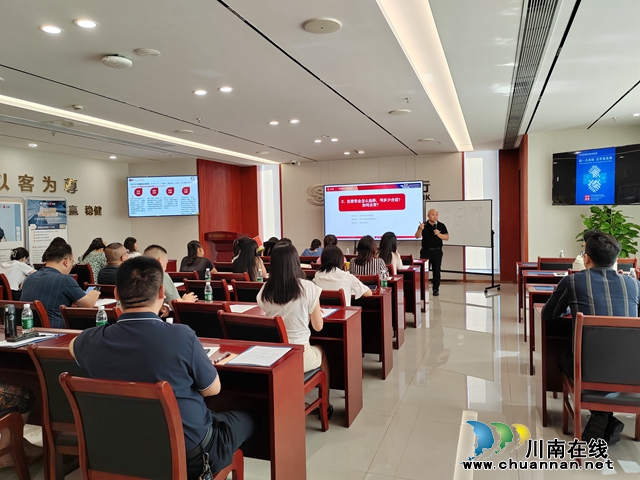 江阳区华阳街道：财税赋能助力商圈发展