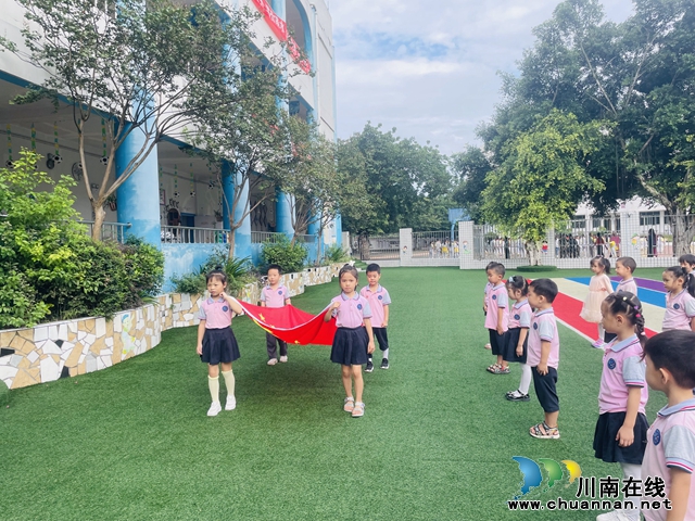 泸县城东幼儿园青龙分园开展“中华民族一家亲 童心共筑中国梦”民族团结进步宣传月活动