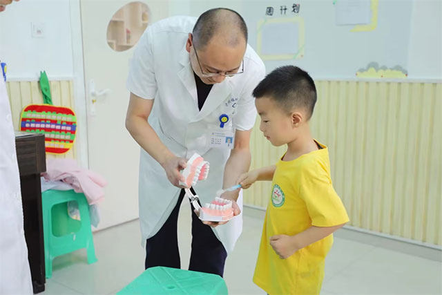 “全国爱牙日”，泸州福欣医院口腔科走进泸县育才幼儿园开展健康教育活动！