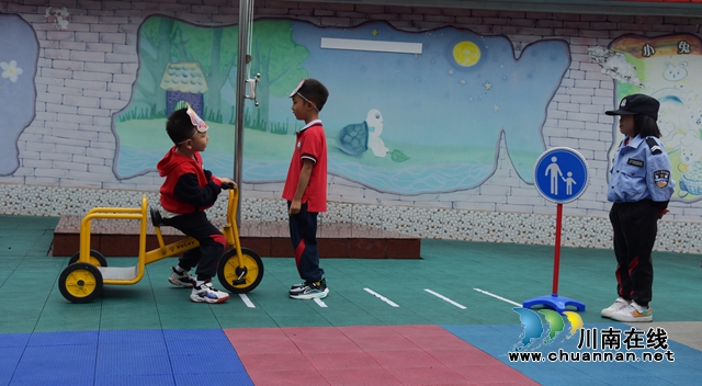 叙永县叙永镇东城幼儿园开展交通安全主题教育