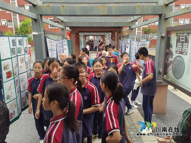 泸州：专题邮展进校园，“科学家”让师生启智