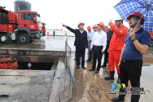 肖春到泸县云龙镇开展节前安全检查