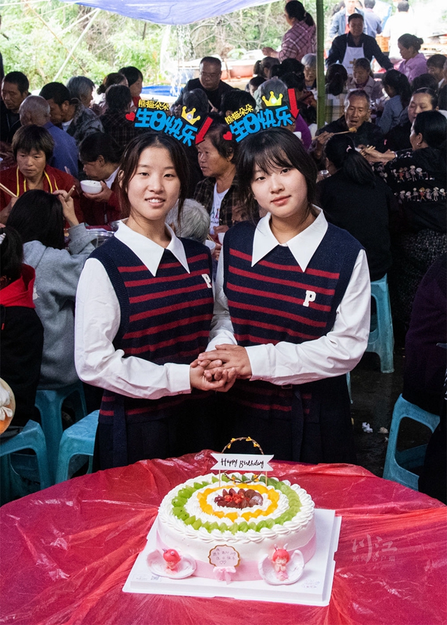 “并蒂姐妹”连子连心20岁了，她们的生日愿望是……