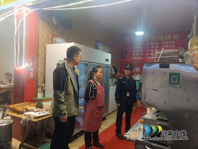 龙马潭区开展餐饮单位油烟及燃气检查工作