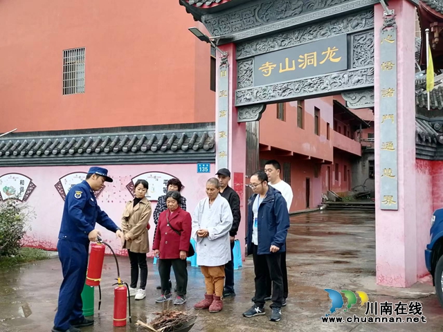 龙马潭区鱼塘街道：消防演练进寺庙 念好消防“平安经”