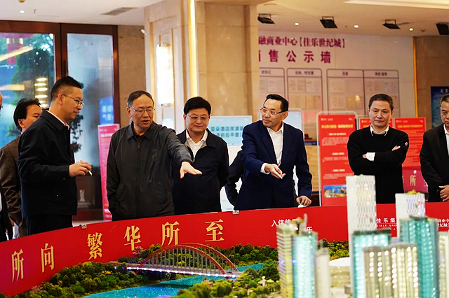 现代服务业高地！省政协经济委主任王建明调研泸州金融商业中心
