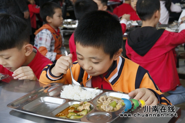 龙马潭：节约粮食从我做起，校园“光盘行动”引领“食”尚