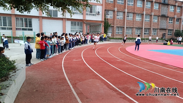 泸县百和镇举办第三届中小学生田径运动会