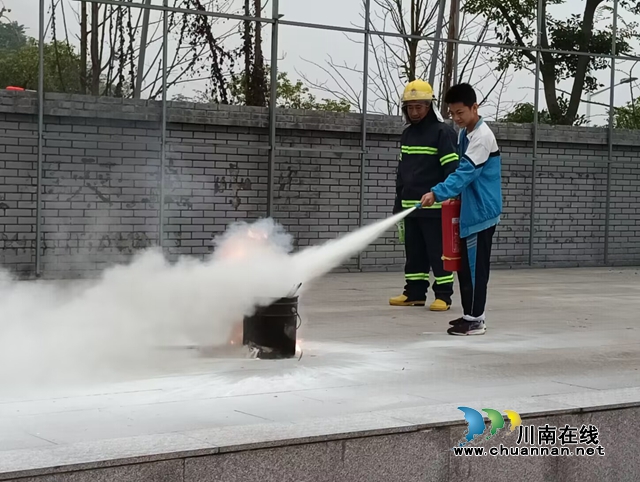 以练筑防，临震不慌｜泸县二中城西学校、泸州市自强学校开展防震减灾联合演练