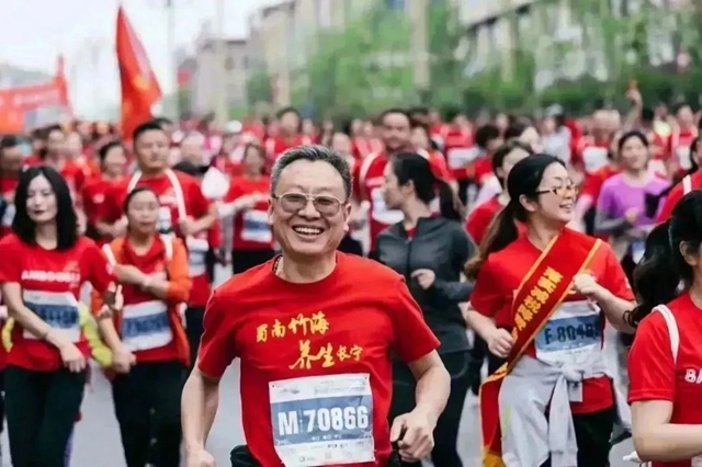 公交车、智轨免费坐！马拉松即将开跑，宜宾城区部分道路将交通管制！