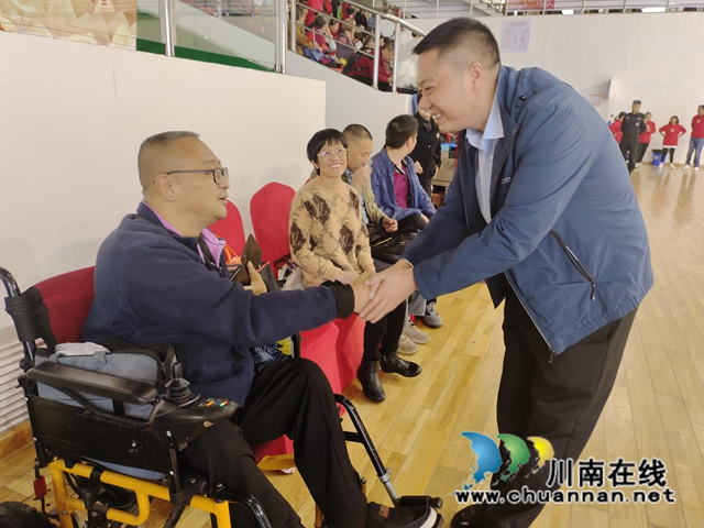奥运冠军抵泸,携爱心企业为泸州残疾人送上温暖(图5) 4.jpg