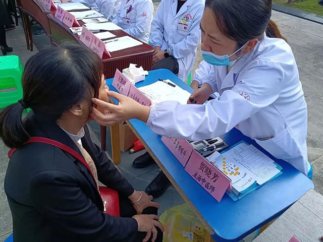 合江县中医医院:情暖金秋迎重阳,便民义诊送健康(图4) 4.jpg