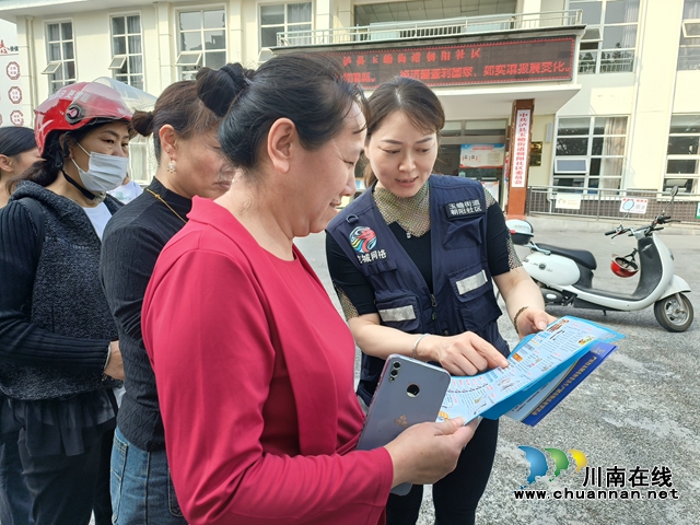 泸县玉蟾街道开展“禁种铲毒 共护净土”禁毒宣传进社区活动