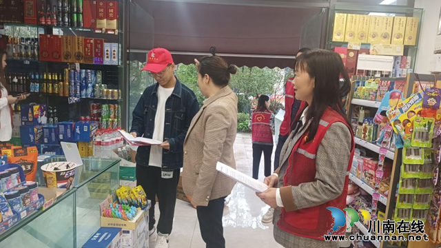 龙马潭区审计局深入社区商户积极宣传环境卫生治理