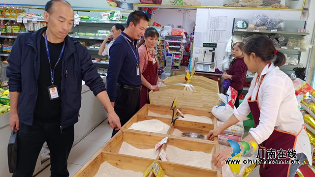 合江县临港市场监管所开展散装食品检查