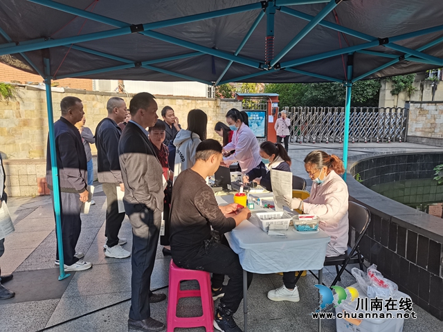 龙马潭区鱼塘街道：无偿献血汇大爱 滴滴热血传温情