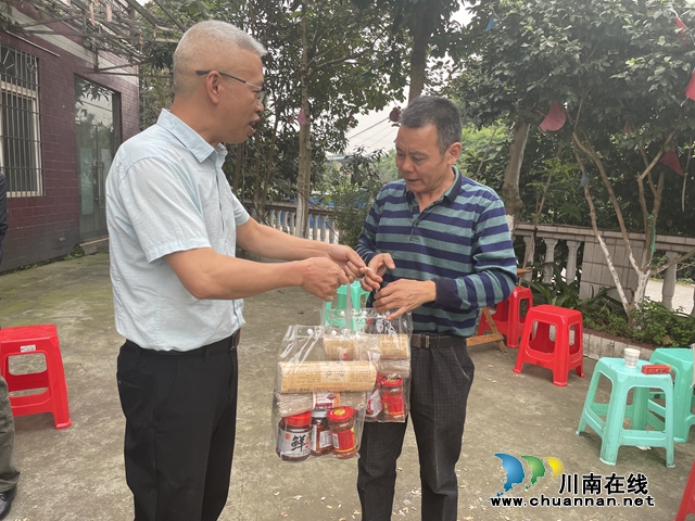 龙马潭区鱼塘街道王庄村：九九重阳节 情暖老人心