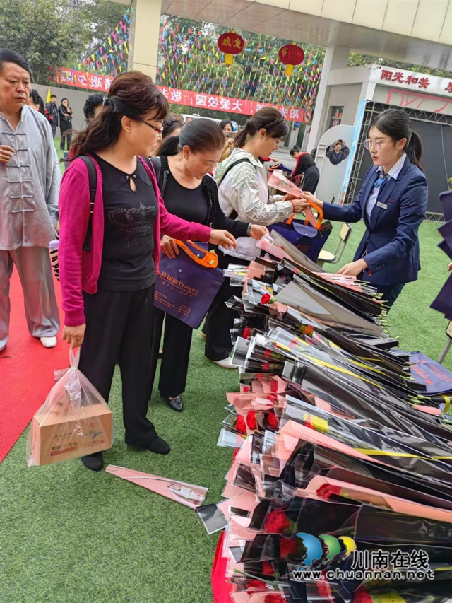 敬老爱老 情暖重阳|泸州市老年大学开展重阳节系列暖心服务活动(图3) 3.jpg