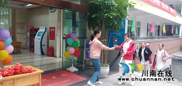 敬老爱老 情暖重阳|泸州市老年大学开展重阳节系列暖心服务活动(图5) 5.jpg