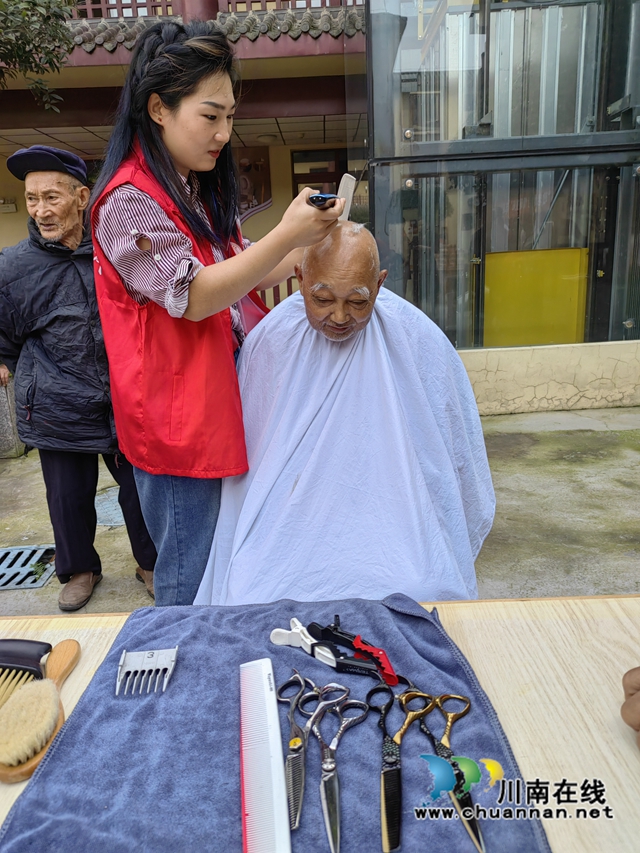 敬老爱老 情暖重阳|泸州市老年大学开展重阳节系列暖心服务活动(图12) 12.jpg