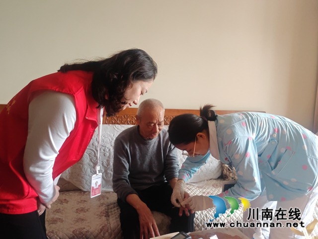 江阳区华阳街道龙腾社区：“三送”上门行，关怀暖人心