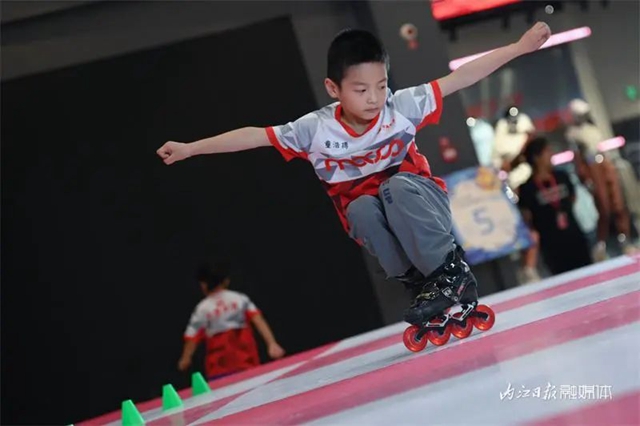 好多人围观!世界冠军来内江“传经”(图8) 微信图片_20231024103901.jpg