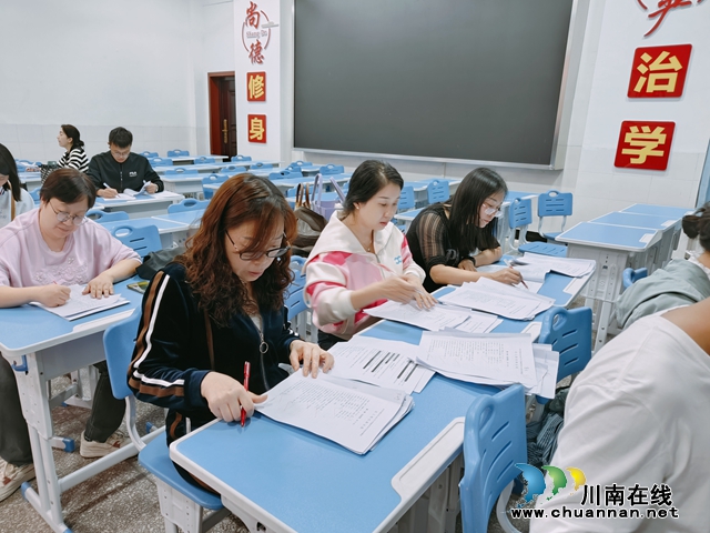 阅卷现场 (1).jpg