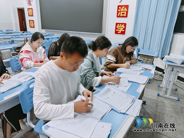 阅卷现场 (2).jpg