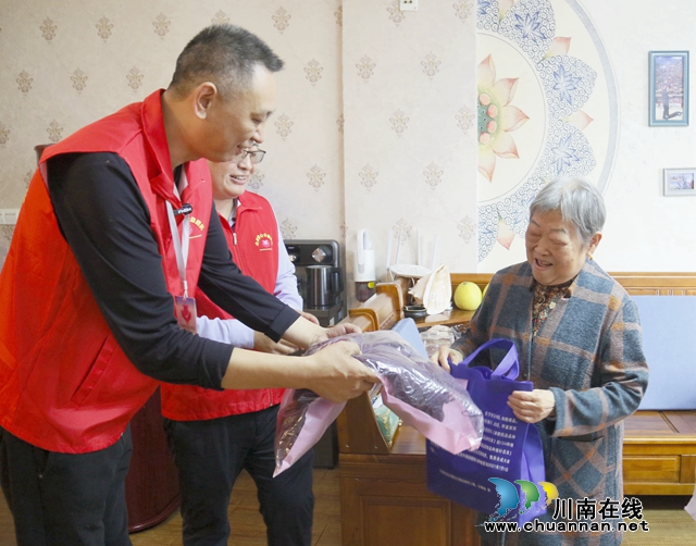 龙马潭：“一个观众的剧场” 暖心服务送到家