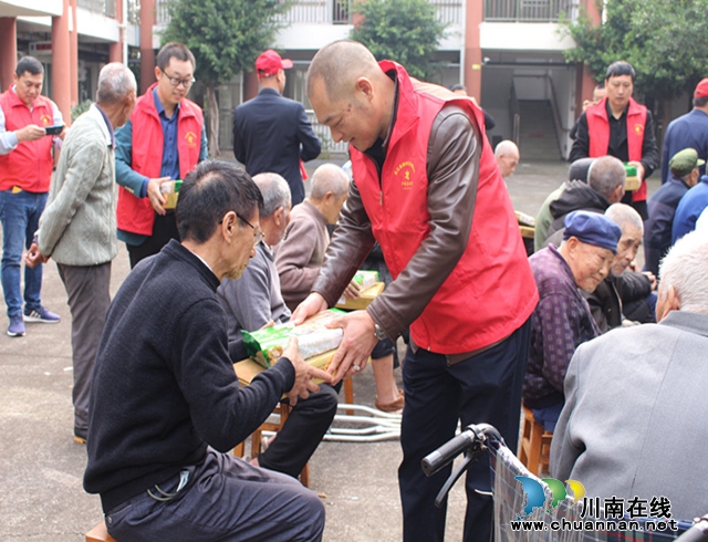 合江县司法局开展“重阳节”公益志愿活动2_副本.jpg