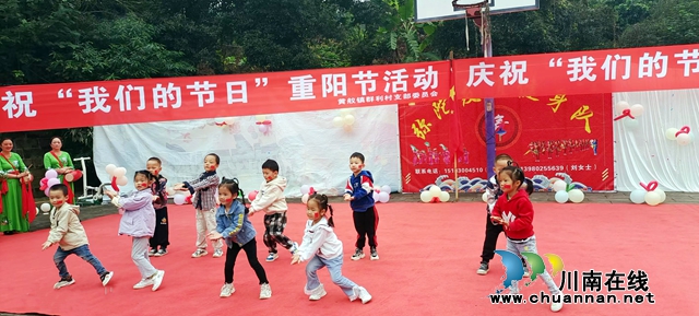 百善孝先行｜江阳区黄舣镇群利村载歌载舞庆重阳节