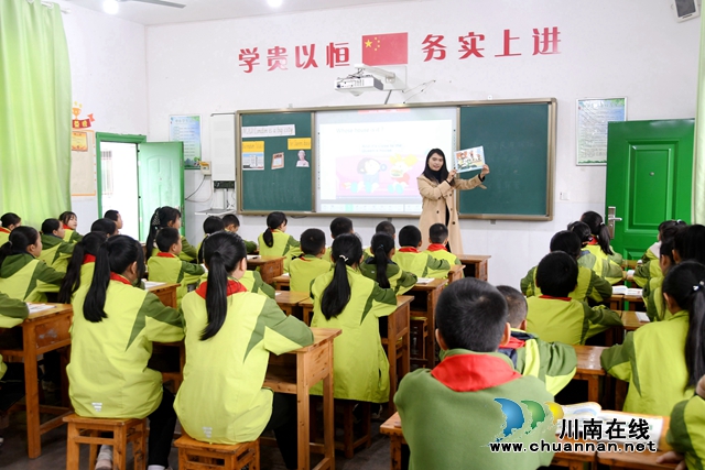 叙永县小学研修二联盟研修活动在龙凤中心校举行