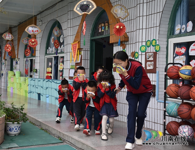 叙永东城幼儿园开展消防安全应急疏散演练