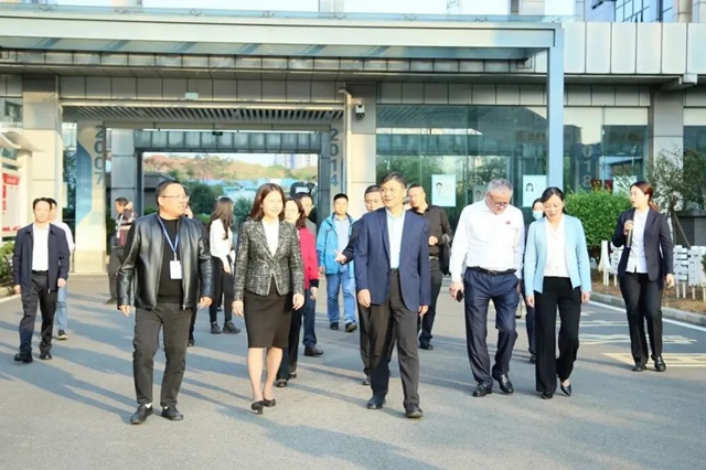 国家卫健委法规司副司长龚向光一行到泸州市人医调研法治建设工作