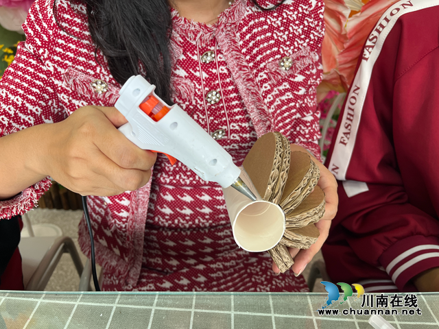 龙马潭：快递纸箱变废为宝 让绿色环保理念深入“童”心