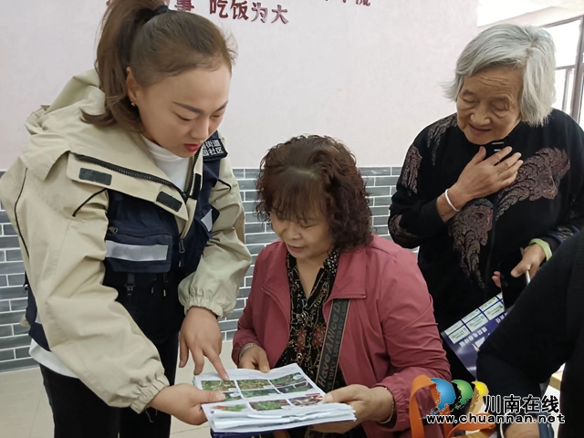 泸县玉蟾街道：禁毒先行不打烊 院坝宣传入人心