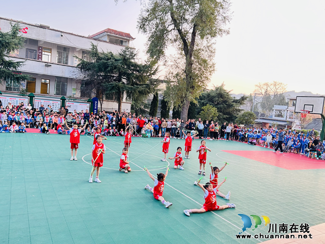 绳彩飞扬  活悦健康｜叙永县麻城中心校艺术节嗨得欢！