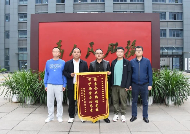 泸州市市场监管局：主动作为聆企声，为民服务获赞旗